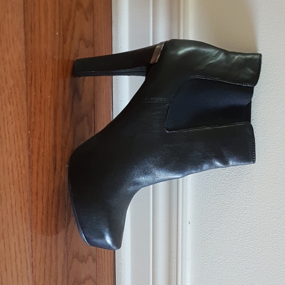 Black leather booties - Picture 3 of 3